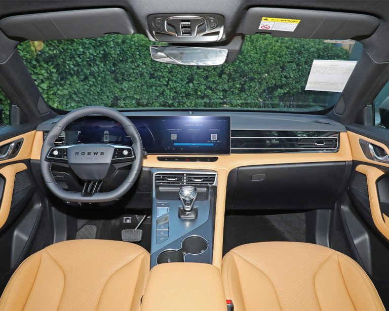 Roewe-E-RX5-Interior