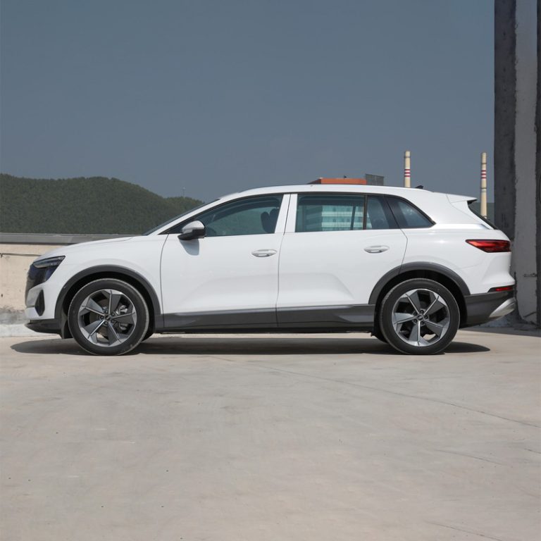 SAIC-Audi-Q5 E-tron-Side