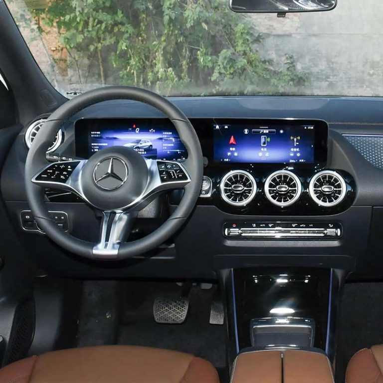 Mercedes-Benz-GLA-Interior