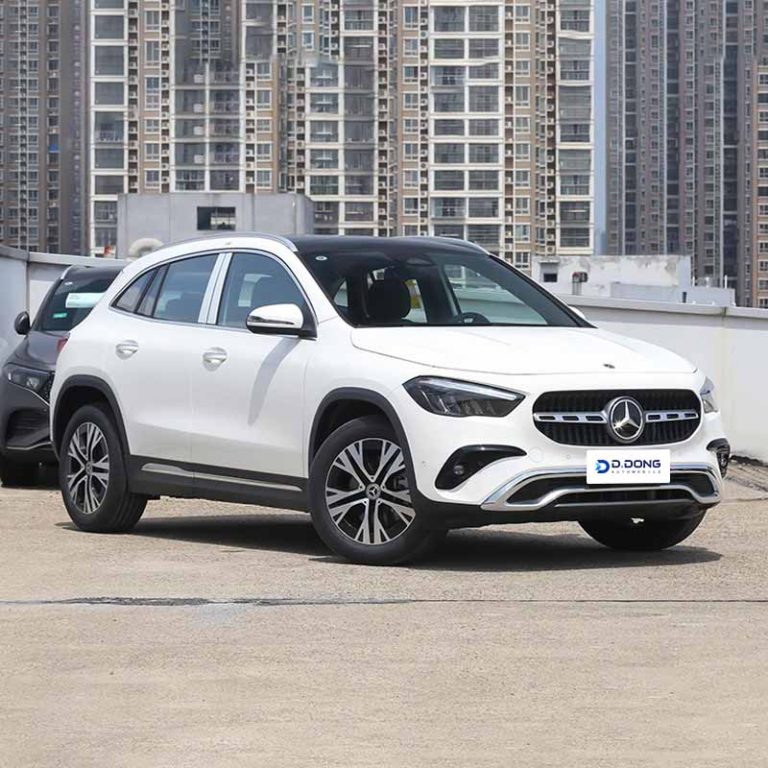 Mercedes-Benz-GLA-Right-front