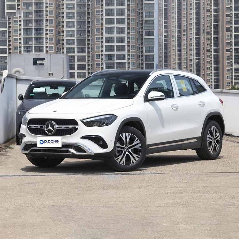 Mercedes-Benz-GLA-Left-front